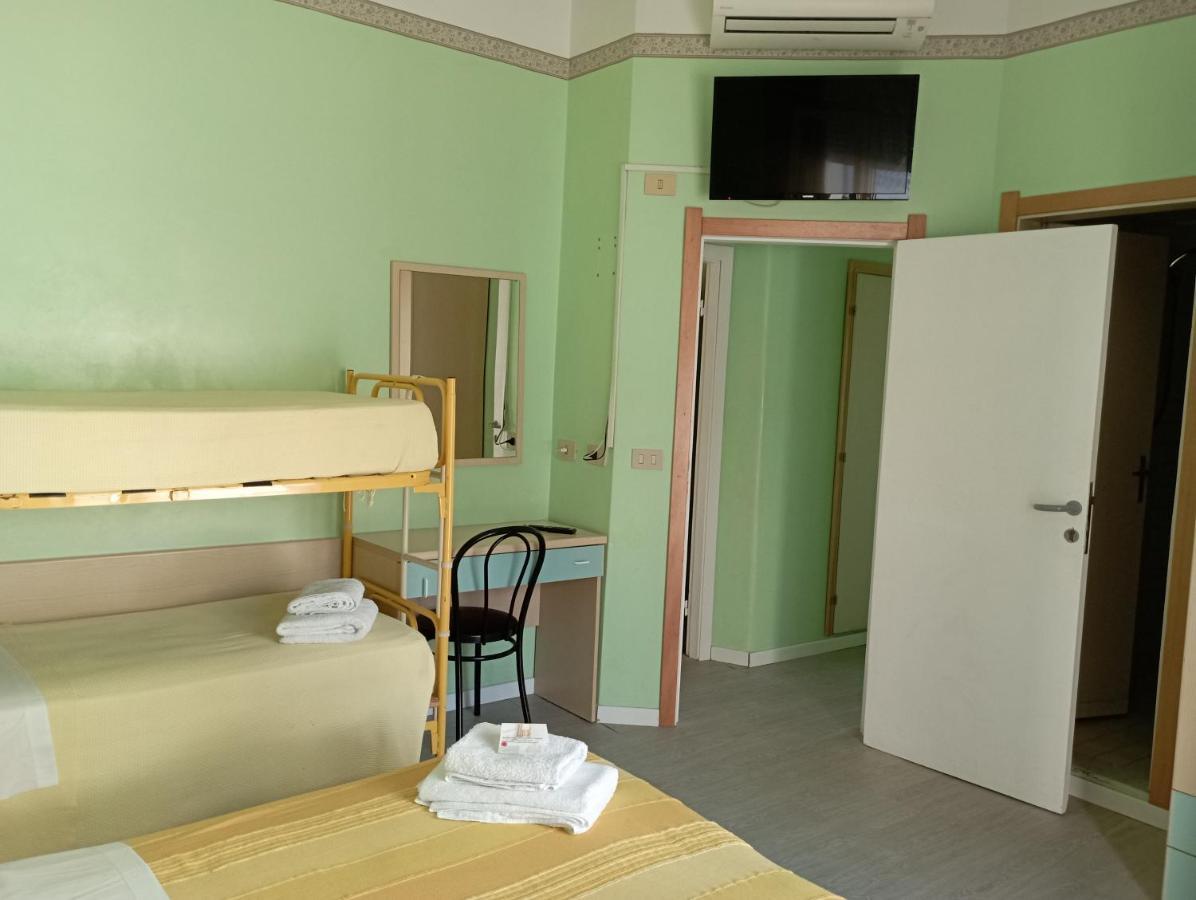 Hotel Raul Riccione Eksteriør billede