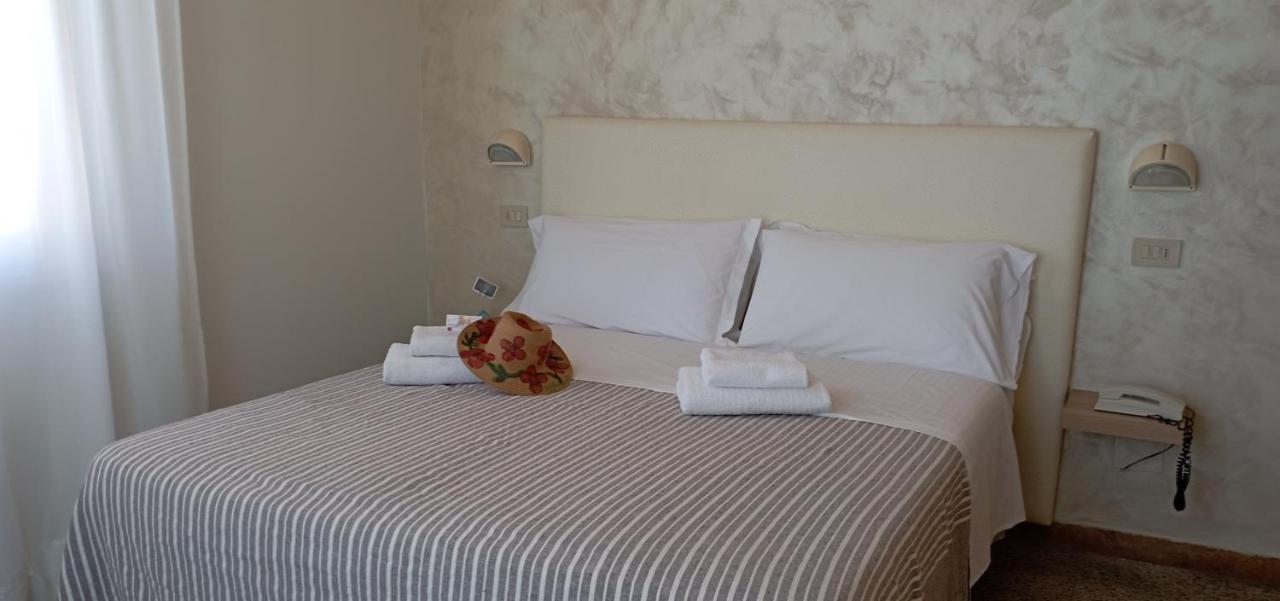 Hotel Raul Riccione Eksteriør billede