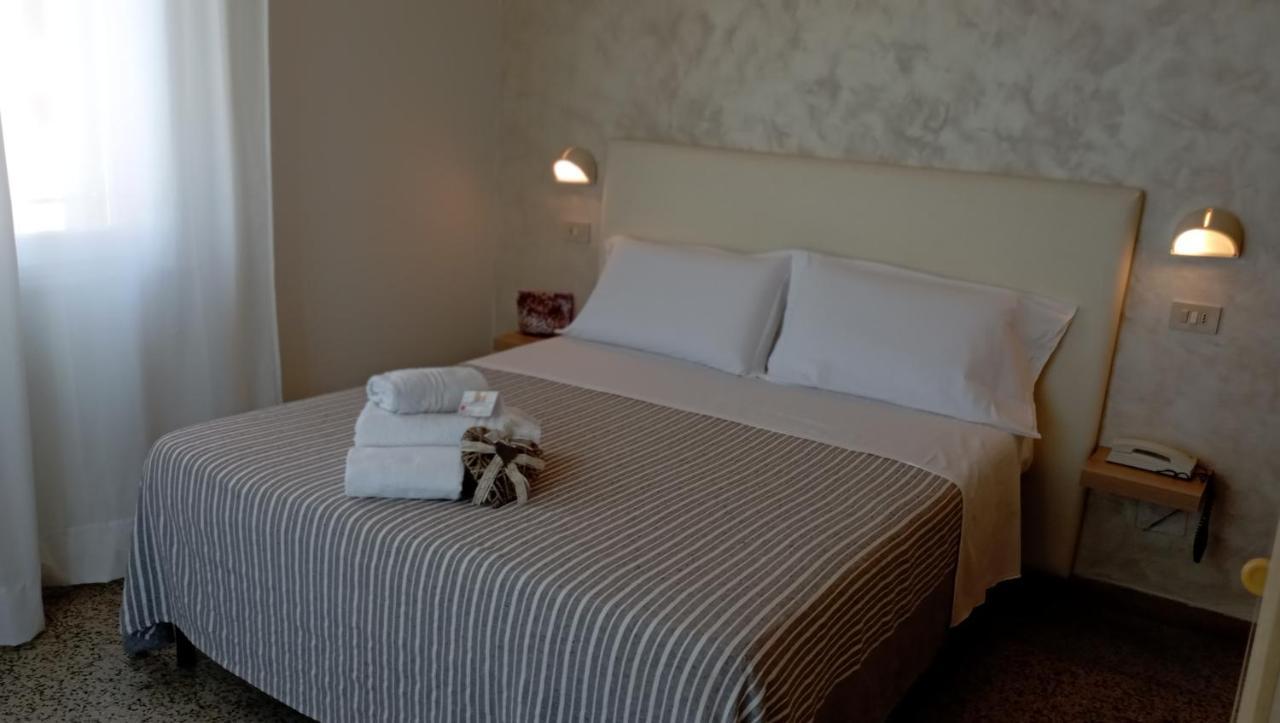 Hotel Raul Riccione Eksteriør billede