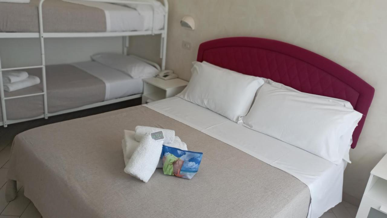 Hotel Raul Riccione Eksteriør billede