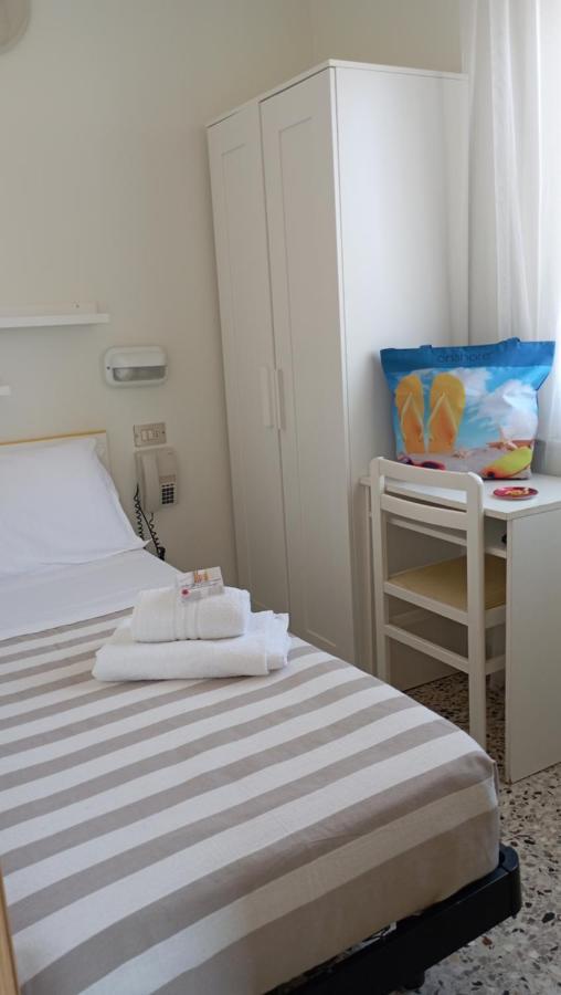 Hotel Raul Riccione Eksteriør billede